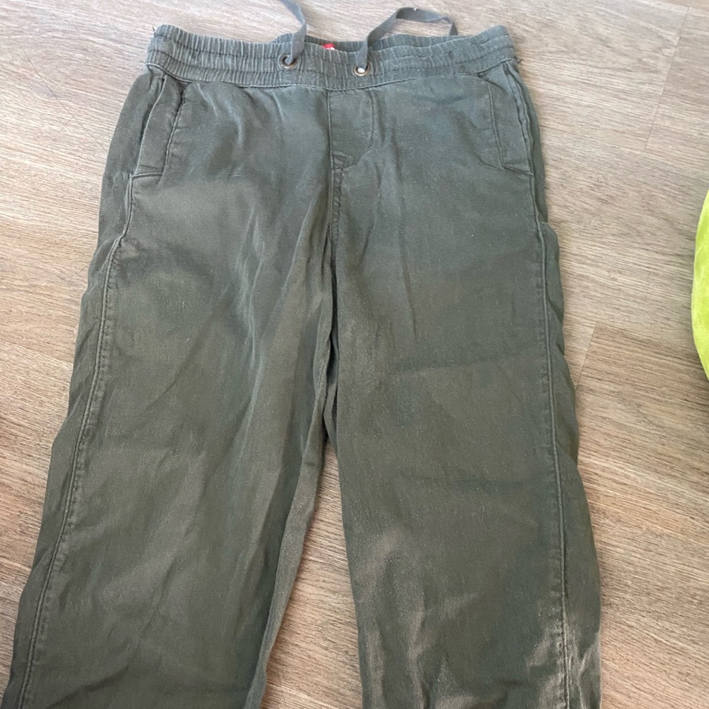 Green cargo pants